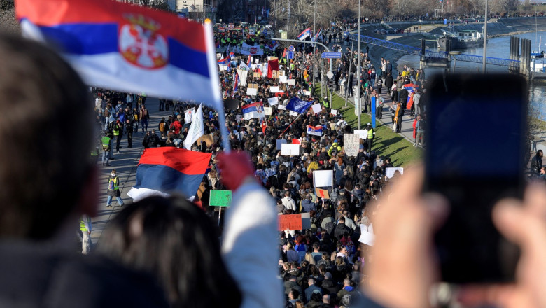 Spionii lui Putin acuza Uniunea Europeana ca pregateste un „Maidan” in Serbia. Evaluarea Serviciului rus de Informatii Externe Imagine