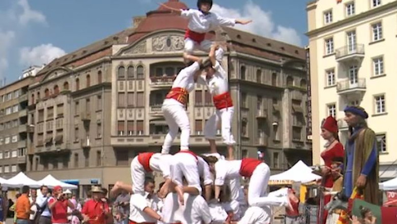 Spiritul latin a invadat centrul Timisoarei. Peste 500 de artisti din Barcelona au facut spectacol Imagine