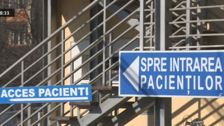 Spital pavilionar, pacienti pusi pe drumuri Imagine