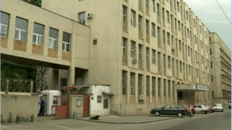 Spitale inchise, pacienti pusi pe drumuri. 24 de unitati au inca lacatul pe usa Imagine