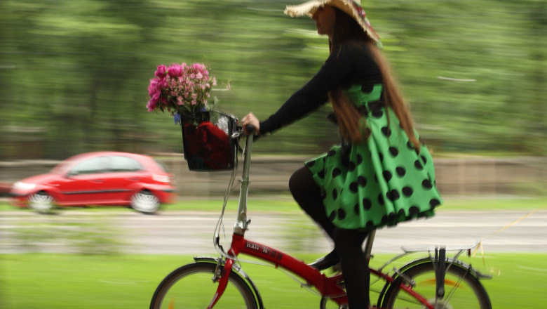 Sport si eleganta pe biciclete. Pe 2 iunie are loc parada SkirtBike, in 11 orase din tara Imagine