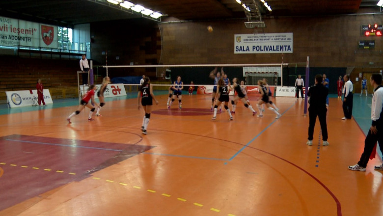 SPORT. Victorie importanta pentru voleibalistele iesene. Universitatea Cluj - Penicilina Iasi 0-3 Imagine