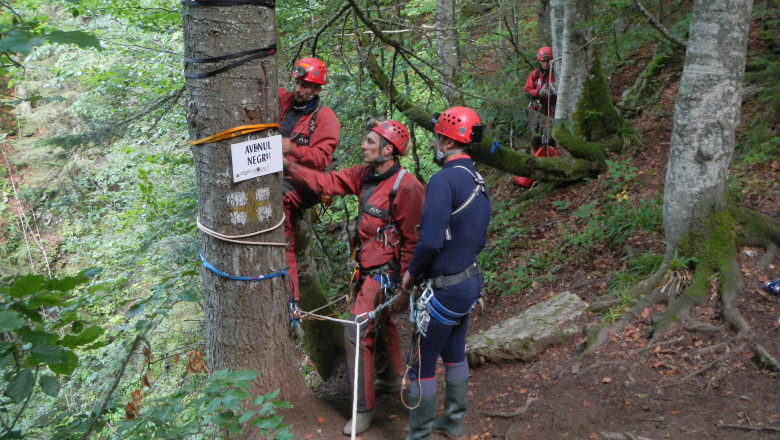Sportiv mort, dupa ce a cazut intr-un aven din Muntii Apuseni Imagine