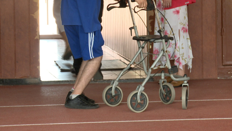 Sportul le aduce noi prieteni. 200 de tineri cu dizabilitati participa la o competitie sportiva, la Iasi Imagine
