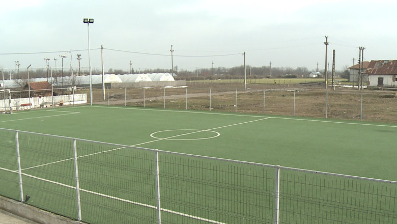 Stadioane cu nocturna la sate. Trei localitati din judetul Ialomita au baze sportive moderne Imagine