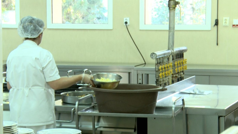 Stafilococ auriu in cantina studenteasca din Suceava Imagine