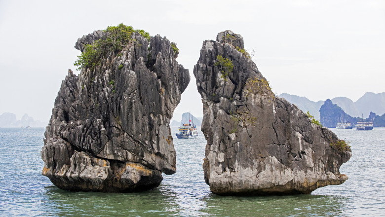 „Stancile care se saruta” din Golful Ha Long, Vietnam, risca sa se prabuseasca Imagine
