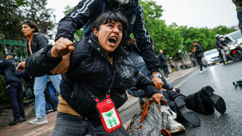 Stare de asediu in Istanbul, unde sunt proteste violente. Zeci de mii de politisti ridica manifestantii. Transportul public, suspendat Imagine