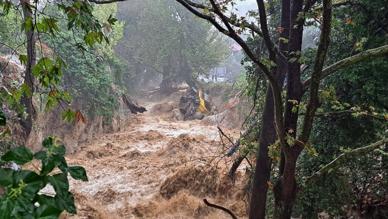 Stare de urgenta in Bulgaria, in urma inundatiilor: 3 morti, printre care si un politist de frontiera. Sat de vacanta, distrus de ape Imagine