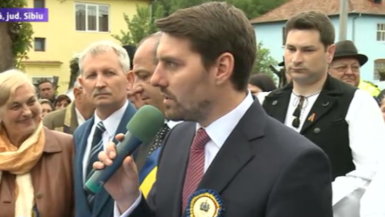 Statuie a regelui Mihai la Copsa Mica. Principele Nicolae a tinut un discurs in limba romana Imagine