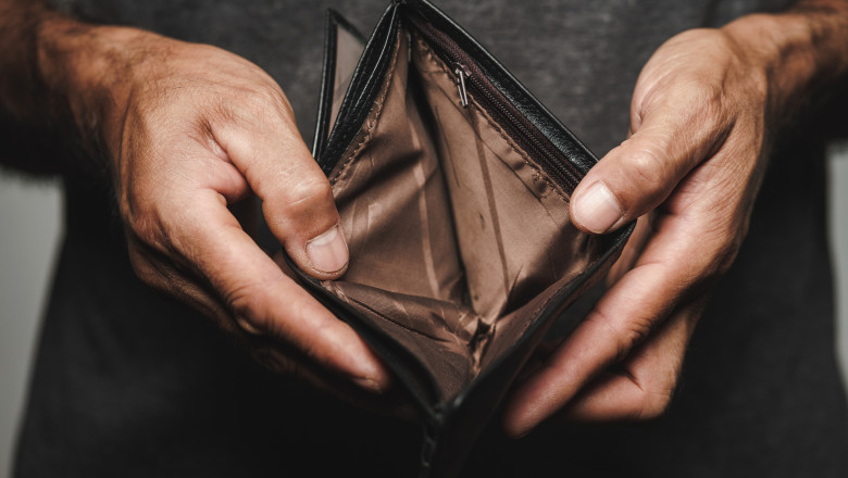 Statul a indatorat fiecare roman cu 7.500 de euro. Pentru prima data in istorie, datoria publica a trecut de 700 de miliarde de lei Imagine