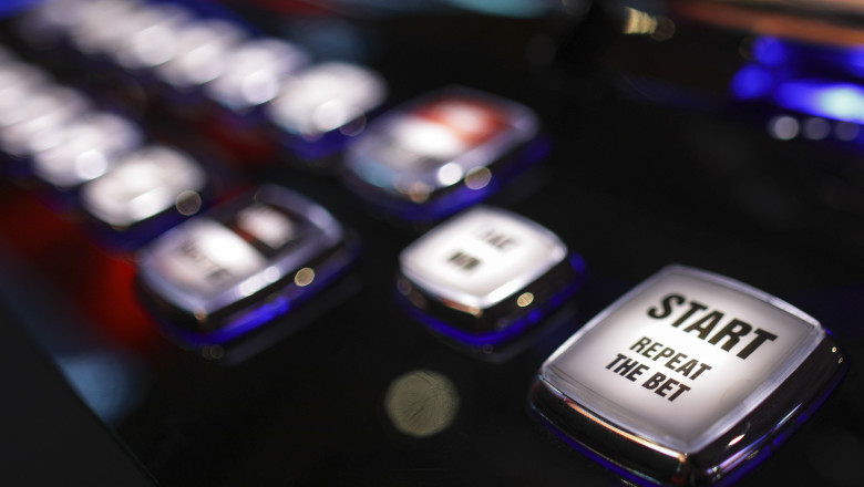 Statul ar urma sa incaseze pana la 1,5 miliarde de lei in plus din majorarea impozitului pe castigurile din jocuri de noroc Imagine