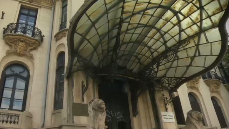 Statul la stat. Cum a ajuns Palatul Cantacuzino bataia de joc a angajatilor statului si a firmelor care ar fi trebuit sa il restaureze Imagine