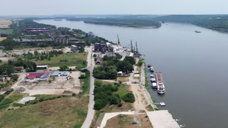 Statul la stat. Sursa de bani ignorata: Porturi dunarene pline de balarii, gunoaie si caini. Strainii evita sa coboare de pe nave Imagine