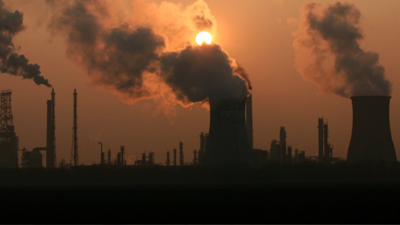 Statul pierde miliarde de euro. Guvernul incaseaza sub 10% din valoarea certificatelor de poluare  Imagine