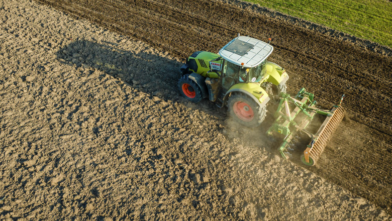 Statul poate deconta 80% din valoarea tractorului pentru tinerii fermieri. Ce spune Fechet despre programul „Rabla pentru tractoare” Imagine
