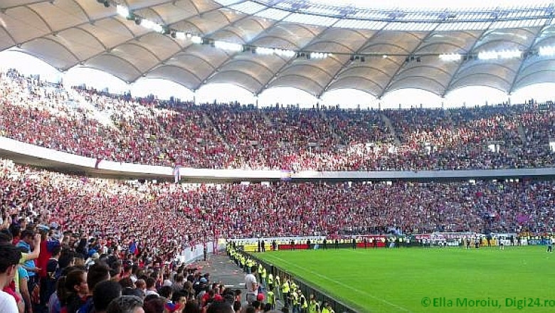 Steaua a castigat Supercupa Romaniei, dupa 3-0 cu Petrolul. Au marcat Nikolici, Szukala si Pintilii Imagine