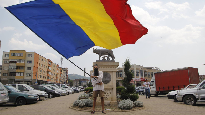 Stegarul Dac, sub control judiciar 60 de zile. Nu are voie sa participe la proteste si trebuie sa poarte dispozitiv de monitorizare Imagine
