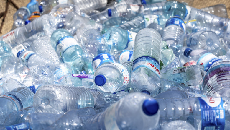 Sticlele de plastic se vor schimba din nou. Ce urmeaza dupa capacul care nu se poate desprinde Imagine