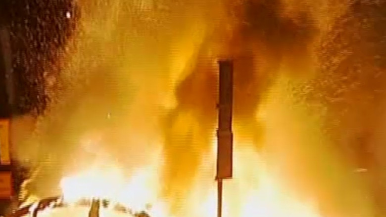 Stockholm. Zeci de tineri imigranti au incendiat masini si au vandalizat scoli Imagine