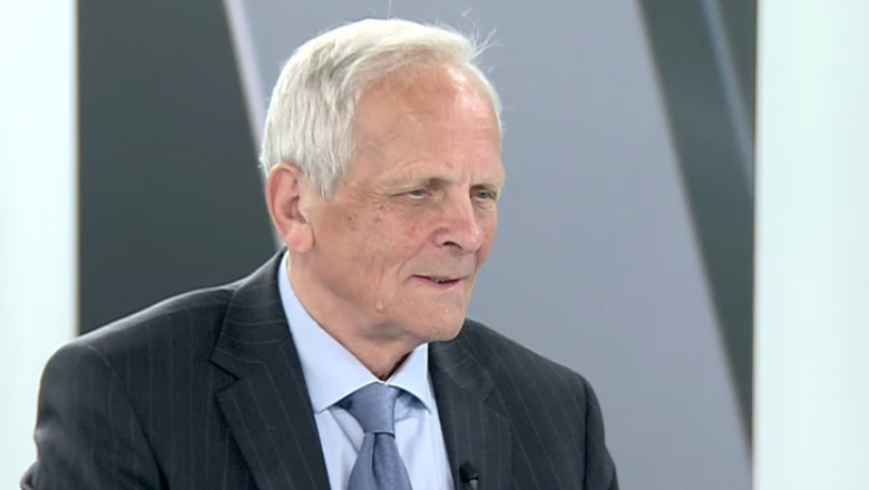 Stolojan: Exista o problema in ordonanta de urgenta care interzice managerilor sa lucreze in alte locuri. Prevederea va fi eliminata Imagine