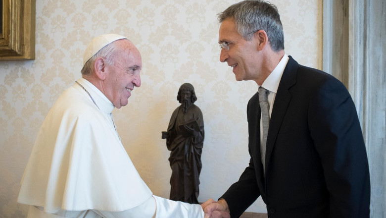 Stoltenberg ii raspunde Papei Francisc, care a spus ca razboiul din Ucraina „poate a fost provocat” Imagine