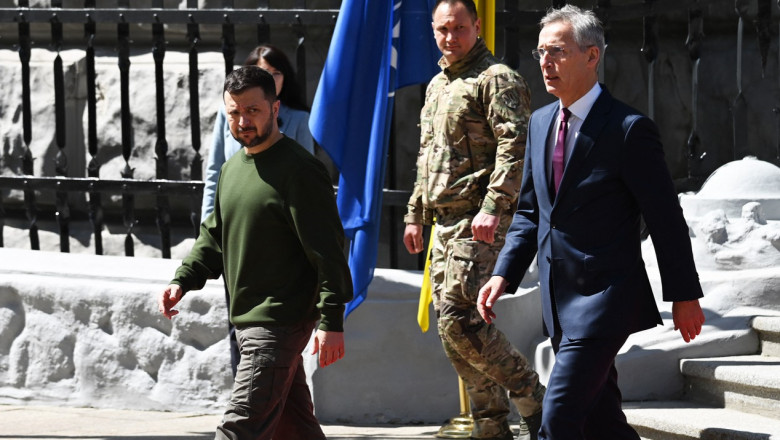 Stoltenberg spune ca „nu e prea tarziu” pentru ca Ucraina sa castige razboiul. Zelenski cere accelerarea livrarilor de arme Imagine
