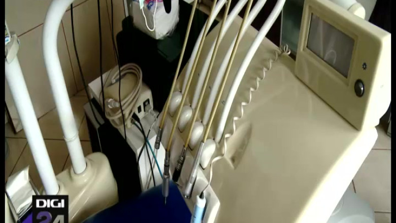 Stomatologii recomanda albirea dintilor o data pe an Imagine