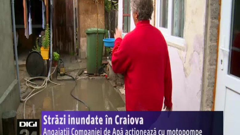 Strazi inundate in Craiova. Angajatii Companiei de Apa au actionat cu motopompe Imagine