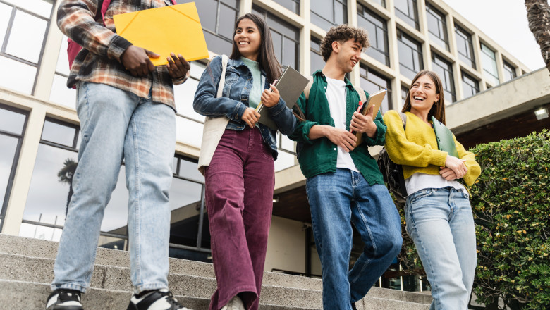Structura an universitar 2024-2025. Cand incep cursurile la facultate pentru studenti Imagine