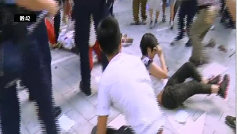 Studenti batuti la Hong Kong, dupa ce au incercat sa ocupe cladirea Guvernului Imagine