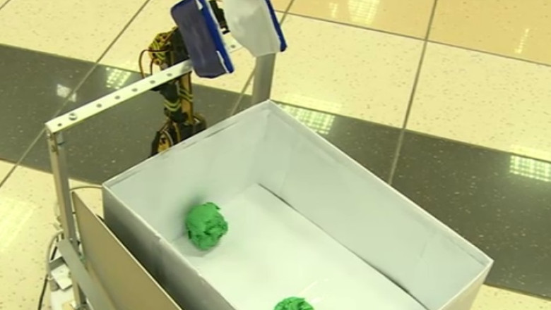 Studentii clujeni au construit roboti care fac cocktailuri sau curatenie Imagine