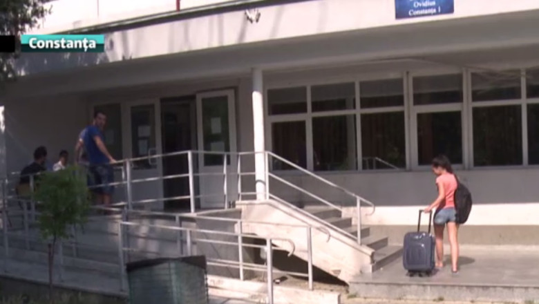 Studentii, dati afara din camin. Tinerii spun ca in locul lor vor fi cazati turisti Imagine