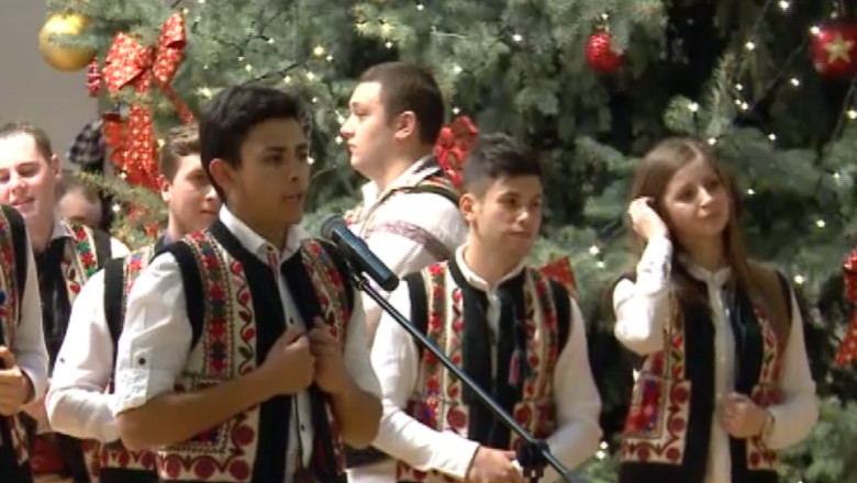 Studentii de la USAMV au pregatit un spectacol special pentru profesori: colinde cu versuri personalizate Imagine