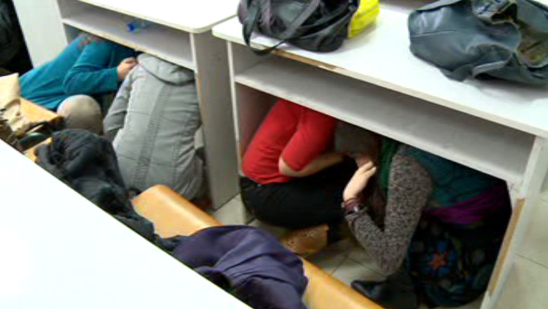 Studentii din Iasi au fost instruiti pentru cutremur Imagine