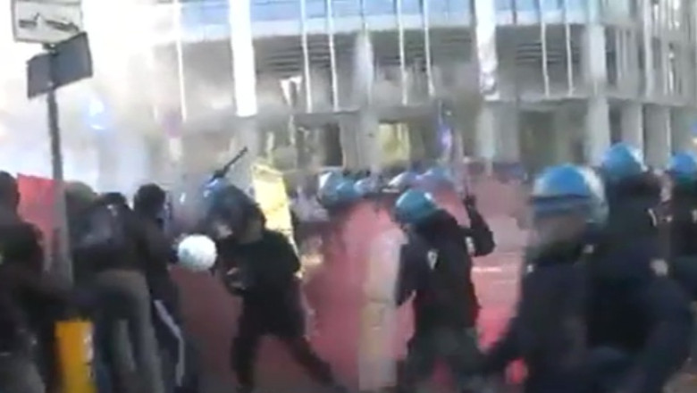 Studentii din Milano au protestat fata de reducerile bugetare Imagine