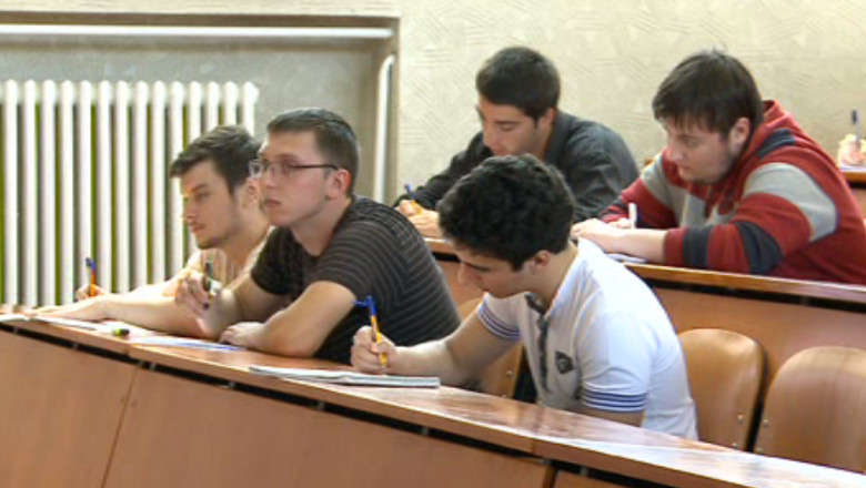 Studentii intra in greva japoneza Imagine