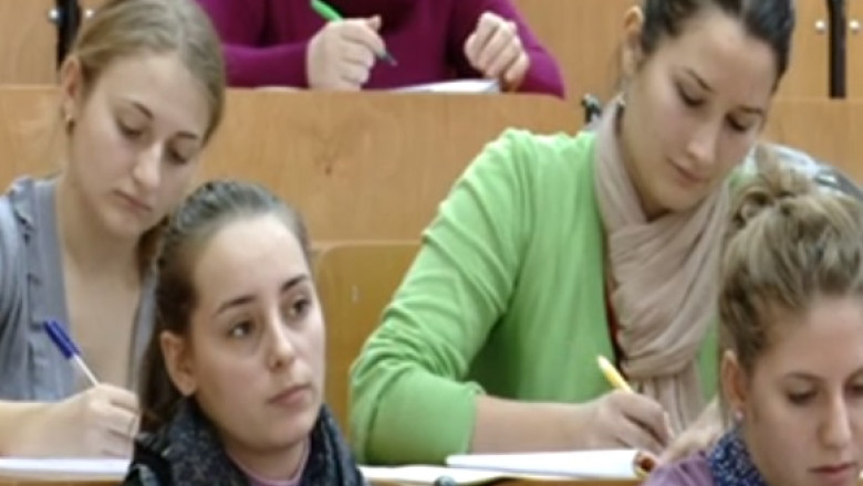 Studentii primesc burse de 200 de lei, desi ar trebui sa primeasca 570 de lei Imagine