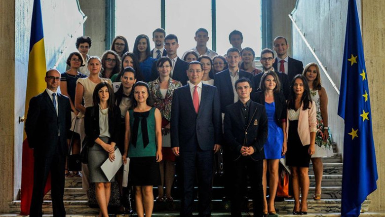 Studentii si tinerii absolventi vor putea face practica la Guvern sau intr-un minister Imagine