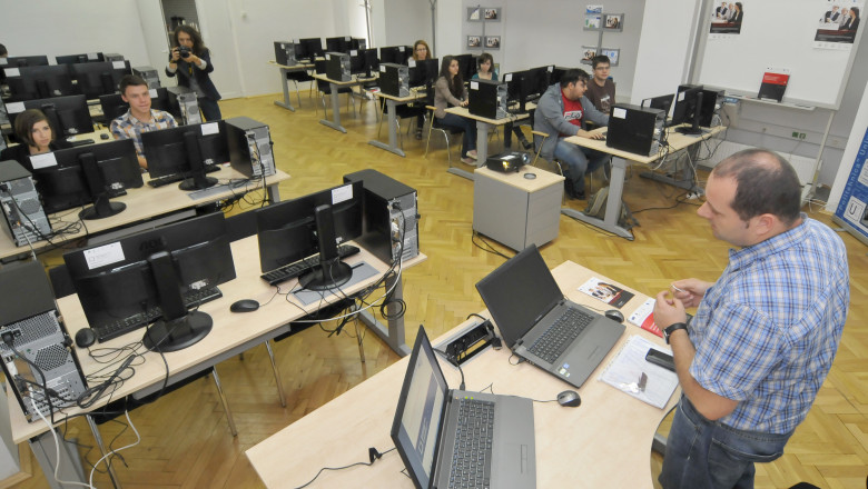 Studentii timisoreni devin angajati virtuali. Intra in laboratorul de practica! Imagine