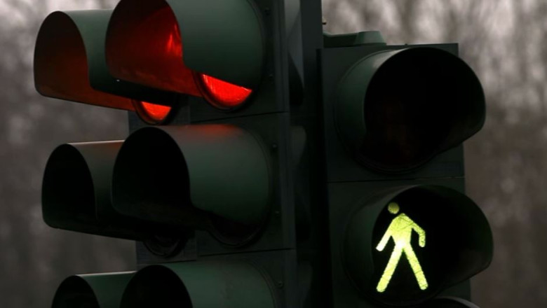 Studii de fezabilitate scumpe. 3.500 de euro pentru solutiile de semaforizare a unei intersectii sau treceri de pietoni din Capitala Imagine
