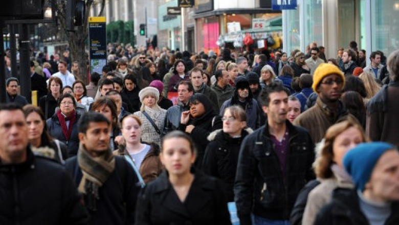 STUDIU. Imigrantii din Marea Britanie sunt mai pregatiti si muncesc mai mult decat britanicii Imagine