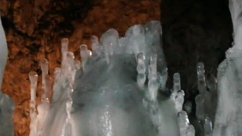 Studiu in premiera, la Pestera Scarisoara. Studentii verifica daca exista substante nocive Imagine