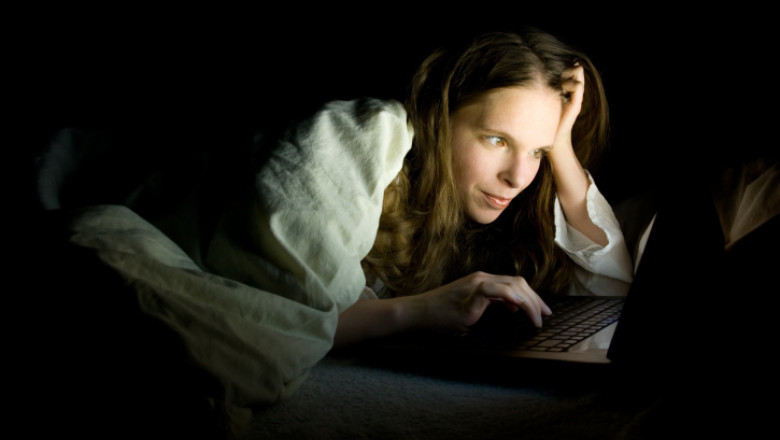 STUDIU. La ce pericole va expuneti prin utilizarea in exces a calculatorului sau telefoanelor Imagine