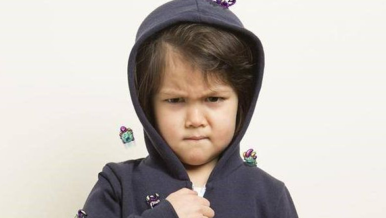 STUDIU. Substante toxice descoperite in imbracamintea pentru copii Imagine