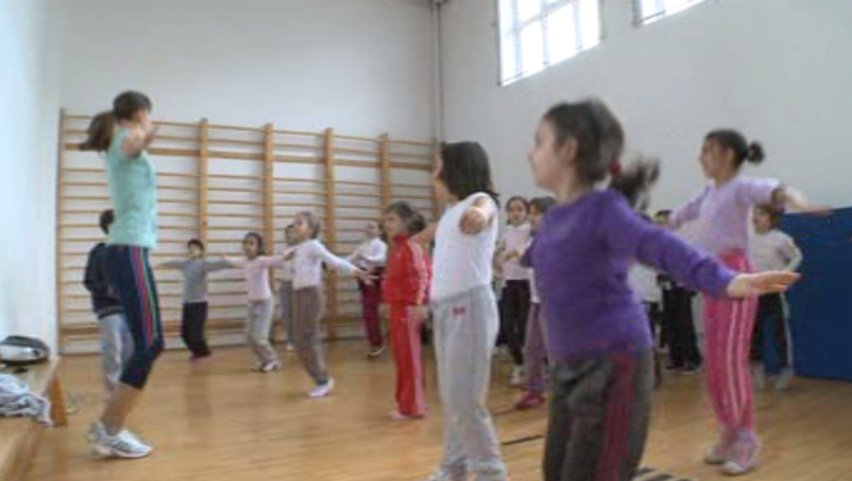 Studiu UAIC Iasi: 7% dintre elevi au boli ale coloanei, 8% sunt supraponderali Imagine