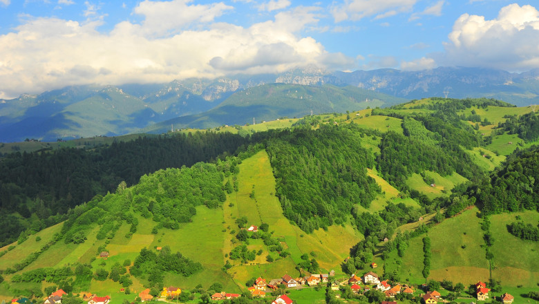 Studiul de fezabilitate pentru drumul care strabate Rucar - Bran a expirat. Oficialii au uitat de el Imagine