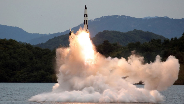 SUA aplica sanctiuni impotriva a 3 oficiali nord-coreeni pentru „rolul proeminent in programele ilegale de arme de distrugere in masa" Imagine
