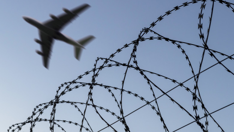 SUA au anuntat un zbor de deportare. Unde au fost trimisi „barbarii atat de periculosi, pe care nici propriile tari nu i-au vrut” Imagine