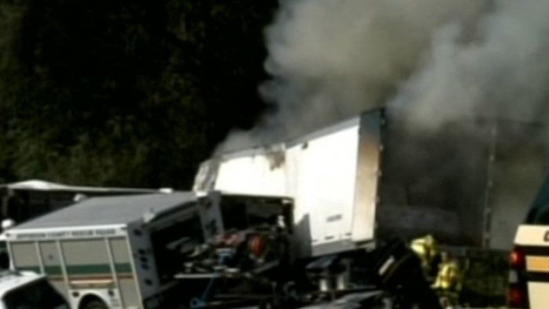 SUA. Cel putin 8 morti si 14 raniti, dupa ce un autocar a izbit doua vehicule Imagine
